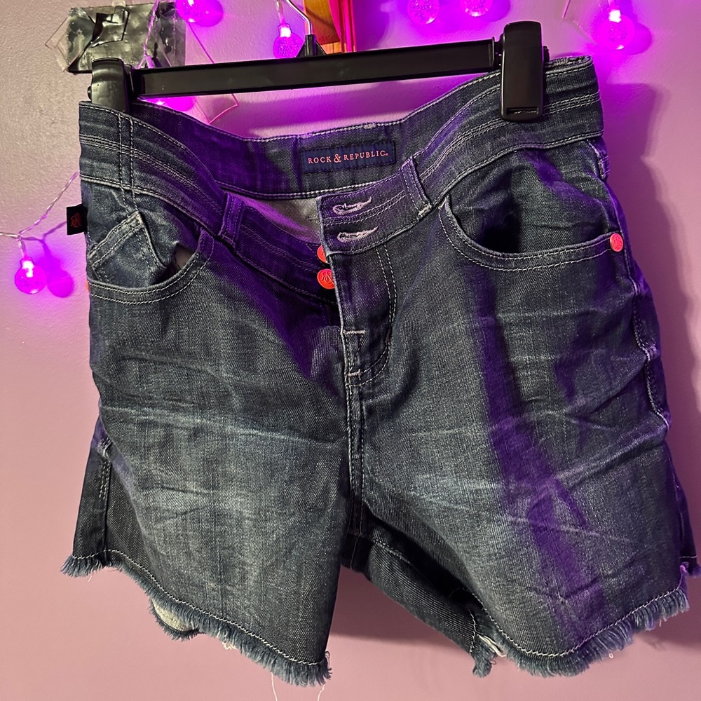 Rock & Republic Size 4 Dark Wash Blue Jean Shorts
